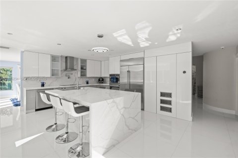 Villa ou maison à vendre à Palmetto Bay, Floride: 4 chambres, 284.47 m2 № 2069581 - photo 14