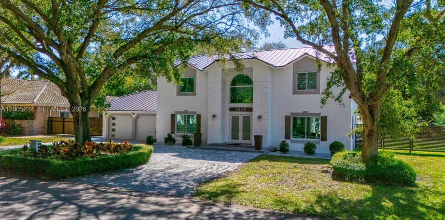 House in Palmetto Bay, Florida 4 bedrooms, 284.47 sq.m. № 2069581