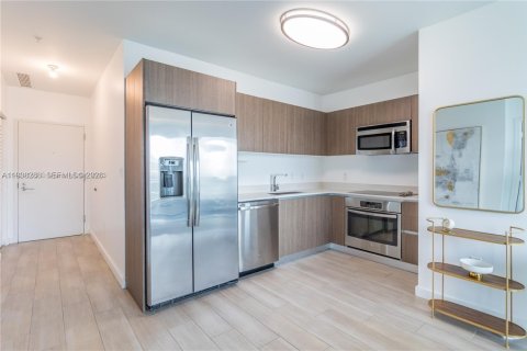 Copropriété à louer à Miami, Floride: 2 chambres, 73.95 m2 № 1995977 - photo 2