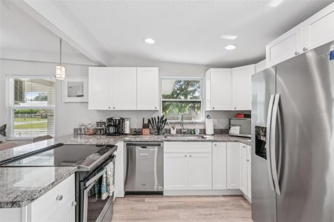 House in Sarasota, Florida 2 bedrooms, 94.76 sq.m. № 1827247 - photo 8