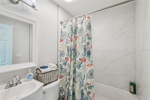House in Sarasota, Florida 2 bedrooms, 94.76 sq.m. № 1827247 - photo 11