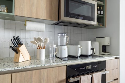 Condominio en alquiler en Miami, Florida, 1 dormitorio, 68.75 m2 № 2012886 - foto 22