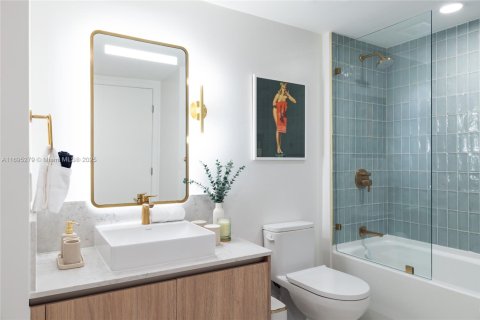 Condominio en alquiler en Miami, Florida, 1 dormitorio, 68.75 m2 № 2012886 - foto 15