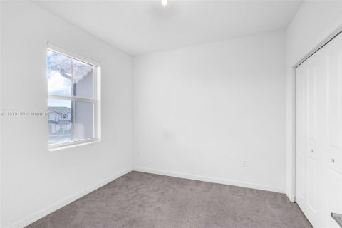 Townhouse in Miami, Florida 3 bedrooms, 137.77 sq.m. № 2013016 - photo 21