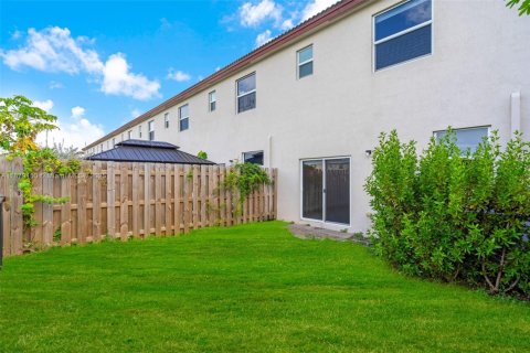 Townhouse in Miami, Florida 3 bedrooms, 137.77 sq.m. № 2013016 - photo 26