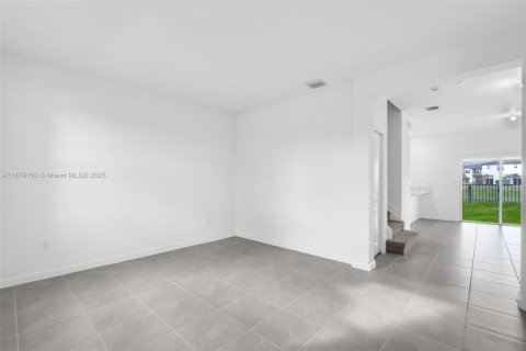 Townhouse in Miami, Florida 3 bedrooms, 137.77 sq.m. № 2013016 - photo 4