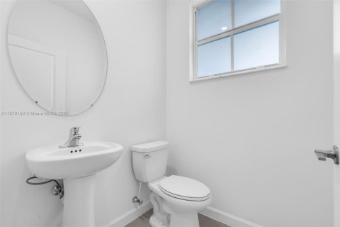 Townhouse in Miami, Florida 3 bedrooms, 137.77 sq.m. № 2013016 - photo 14