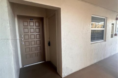 Condo in Miami, Florida, 2 bedrooms  № 1956442 - photo 24