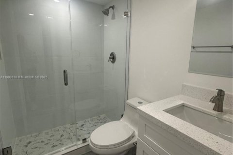 Condo in Miami, Florida, 2 bedrooms  № 1956442 - photo 9