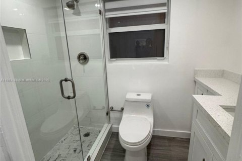 Condo in Miami, Florida, 2 bedrooms  № 1956442 - photo 17