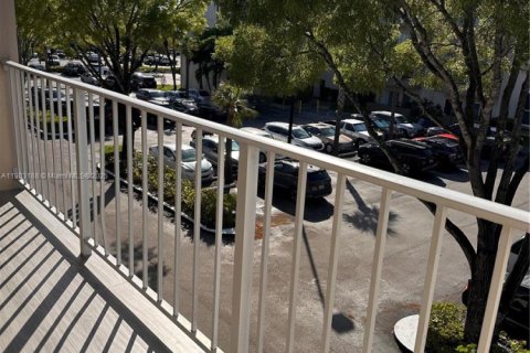 Condo in Miami, Florida, 2 bedrooms  № 1956442 - photo 21