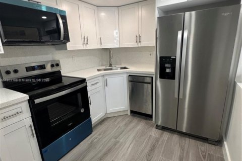 Condo in Miami, Florida, 2 bedrooms  № 1956442