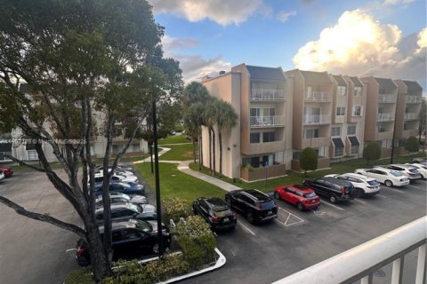 Condo in Miami, Florida, 2 bedrooms  № 1956442 - photo 22