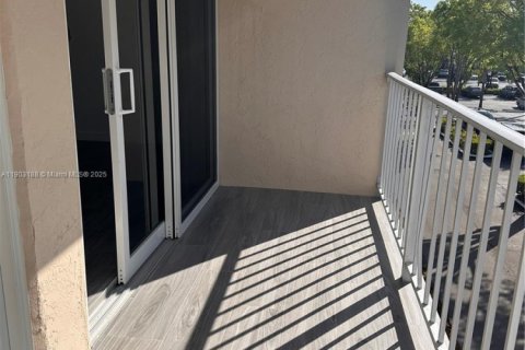 Condo in Miami, Florida, 2 bedrooms  № 1956442 - photo 20