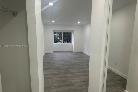 Condo in Miami, Florida, 2 bedrooms  № 1956442 - photo 15