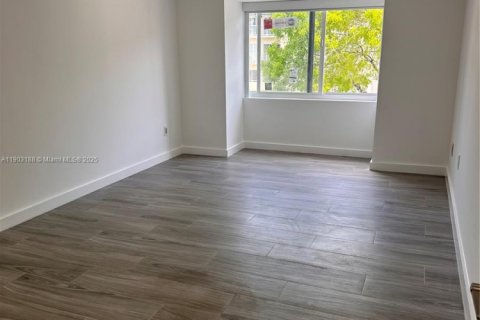 Condo in Miami, Florida, 2 bedrooms  № 1956442 - photo 11