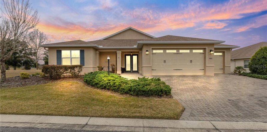 House in Ocala, Florida 3 bedrooms, 261.43 sq.m. № 1721660