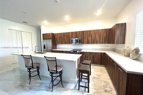 Casa en alquiler en Davie, Florida, 5 dormitorios, 376.63 m2 № 1952043 - foto 4