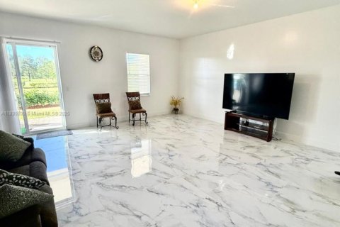 Casa en alquiler en Davie, Florida, 5 dormitorios, 376.63 m2 № 1952043 - foto 7