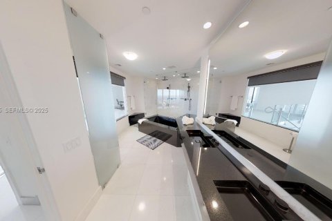 Condominio en venta en Miami Beach, Florida, 3 dormitorios, 290.78 m2 № 2035423 - foto 30