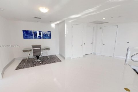 Condominio en venta en Miami Beach, Florida, 3 dormitorios, 290.78 m2 № 2035423 - foto 22