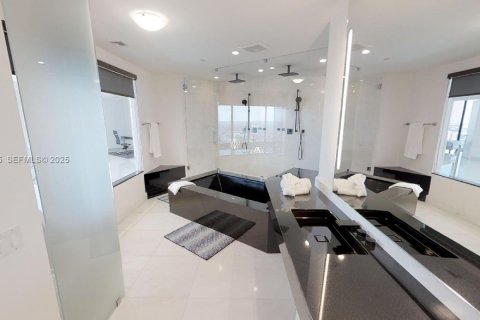 Condominio en venta en Miami Beach, Florida, 3 dormitorios, 290.78 m2 № 2035423 - foto 27