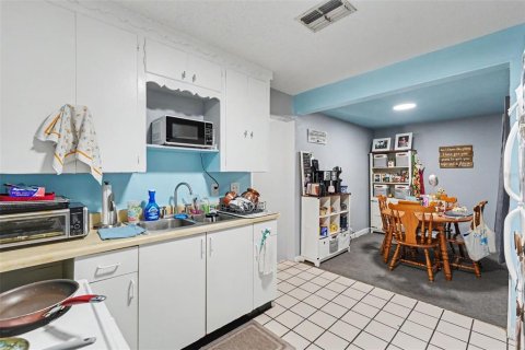 House in Saint Petersburg, Florida 3 bedrooms, 97.18 sq.m. № 2273070 - photo 6