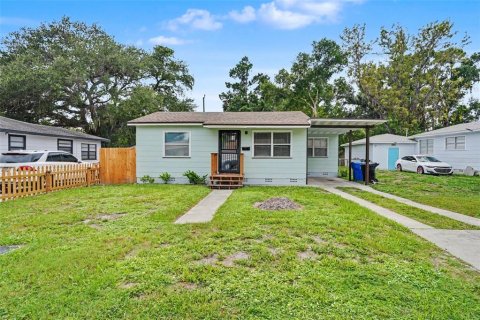 House in Saint Petersburg, Florida 3 bedrooms, 97.18 sq.m. № 2273070