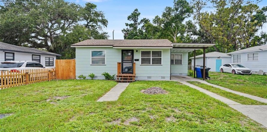 House in Saint Petersburg, Florida 3 bedrooms, 97.18 sq.m. № 2273070