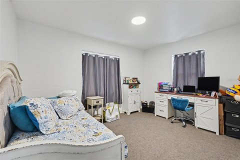 House in Saint Petersburg, Florida 3 bedrooms, 97.18 sq.m. № 2273070 - photo 11