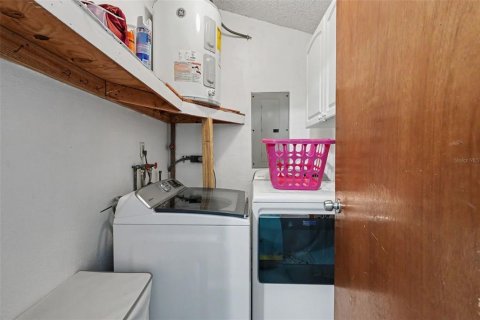 House in Saint Petersburg, Florida 3 bedrooms, 97.18 sq.m. № 2273070 - photo 18