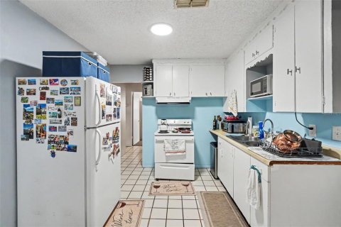 House in Saint Petersburg, Florida 3 bedrooms, 97.18 sq.m. № 2273070 - photo 8