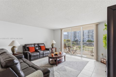 Condo in Aventura, Florida, 2 bedrooms № 2145675 - photo 19