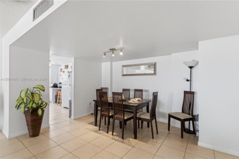 Condo in Aventura, Florida, 2 bedrooms № 2145675 - photo 17