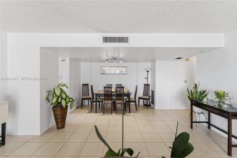 Condo in Aventura, Florida, 2 bedrooms № 2145675 - photo 24