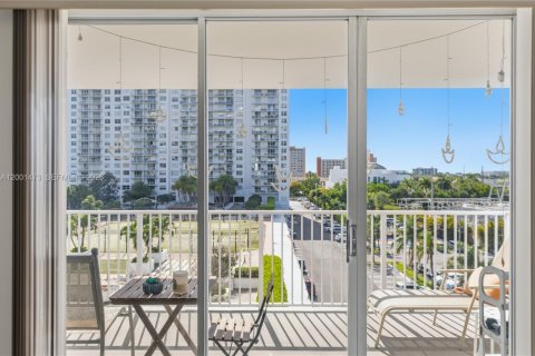 Condo in Aventura, Florida, 2 bedrooms № 2145675 - photo 26
