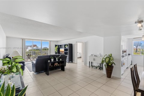 Condo in Aventura, Florida, 2 bedrooms № 2145675 - photo 27