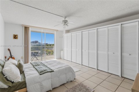 Condo in Aventura, Florida, 2 bedrooms № 2145675 - photo 5