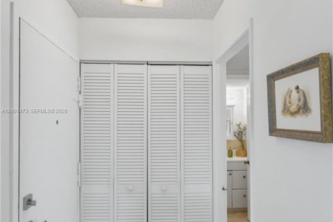 Condo in Aventura, Florida, 2 bedrooms № 2145675 - photo 7