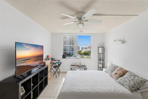 Condo in Aventura, Florida, 2 bedrooms № 2145675 - photo 12