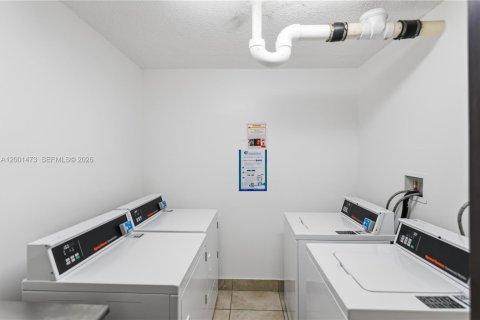 Condo in Aventura, Florida, 2 bedrooms № 2145675 - photo 30