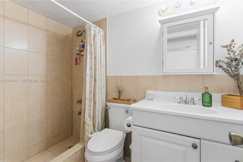 Condo in Aventura, Florida, 2 bedrooms № 2145675 - photo 6