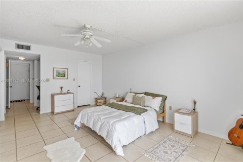 Condo in Aventura, Florida, 2 bedrooms № 2145675 - photo 3