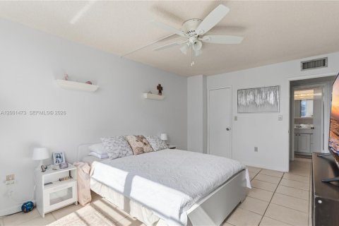 Condo in Aventura, Florida, 2 bedrooms № 2145675 - photo 10