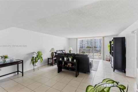 Condo in Aventura, Florida, 2 bedrooms № 2145675 - photo 21