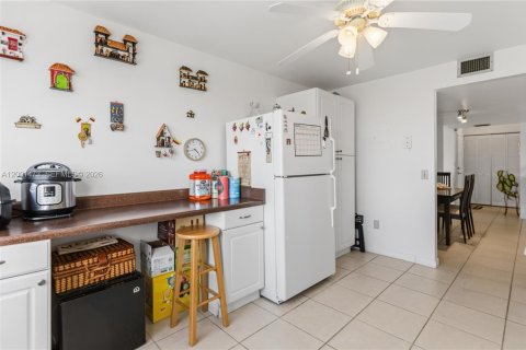 Condo in Aventura, Florida, 2 bedrooms № 2145675 - photo 15