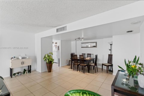 Condo in Aventura, Florida, 2 bedrooms № 2145675 - photo 16