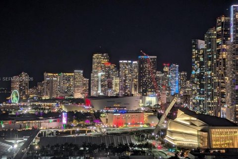 Condo in Miami, Florida, 1 bedroom  № 2012092 - photo 3