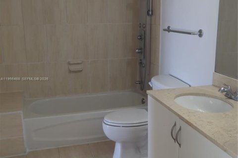 Condo in Miami, Florida, 1 bedroom  № 2012092 - photo 7