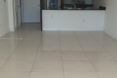 Condo in Miami, Florida, 1 bedroom  № 2012092 - photo 4